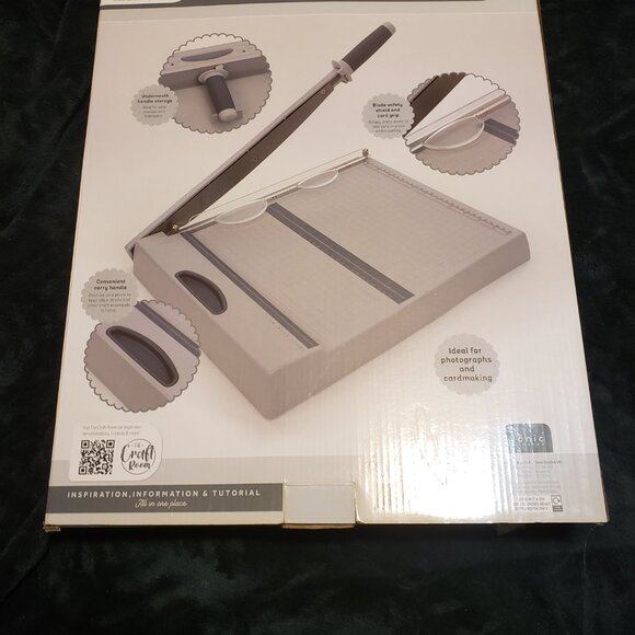 Tonic Studios Large Guilitine Paper Cutter - Picture 2 of 2